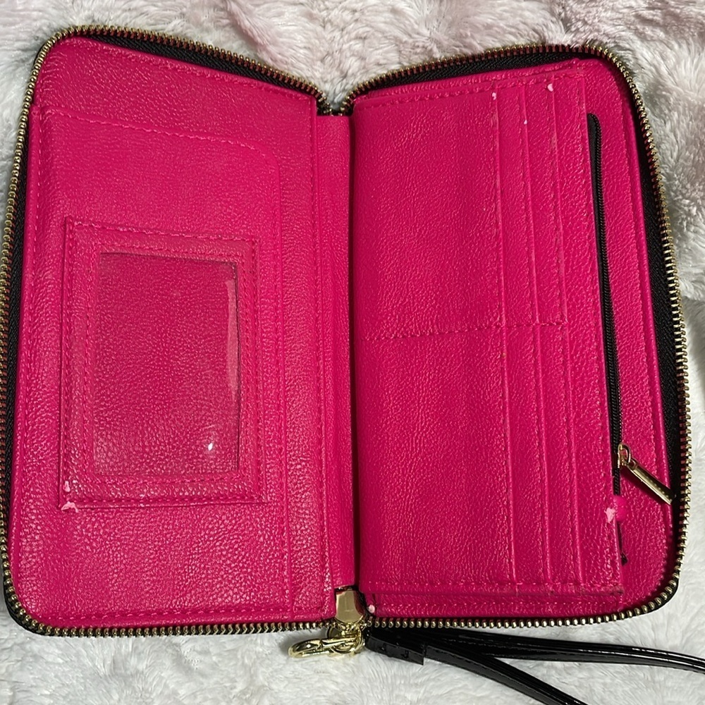 Betsey Johnson Heart Embossed Black Patent Leather Wristlet Wallet - Picture 7 of 14